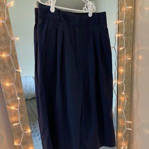 Blue pleated cropped trousers